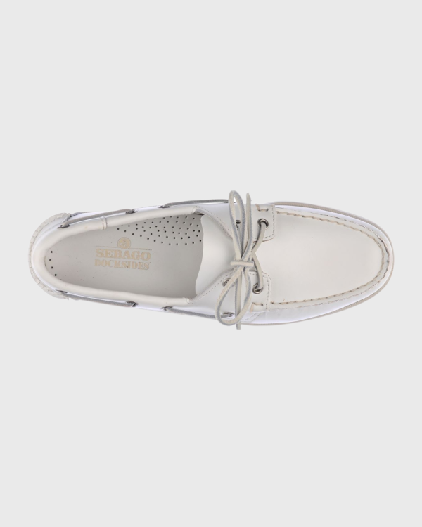 Détail cuir pleine fleur Sebago Docksides blanc