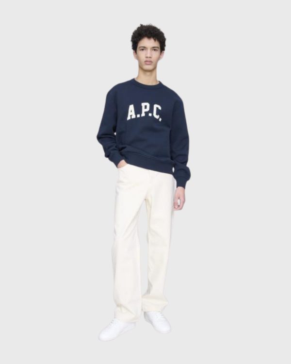 Détail matière molletonnée sweat navy A.P.C.