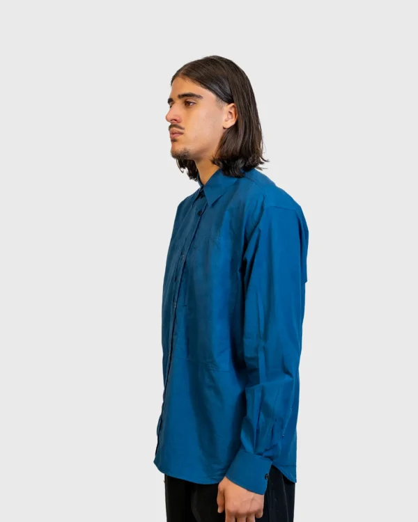 Vue de profil Chemise Norse Projects bleue oversize Ole Fatigue