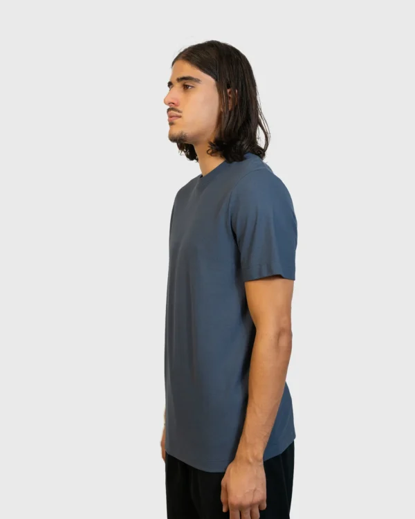 Vue de profil T-shirt Norse Projects bleu coupe relaxed Orion Blue