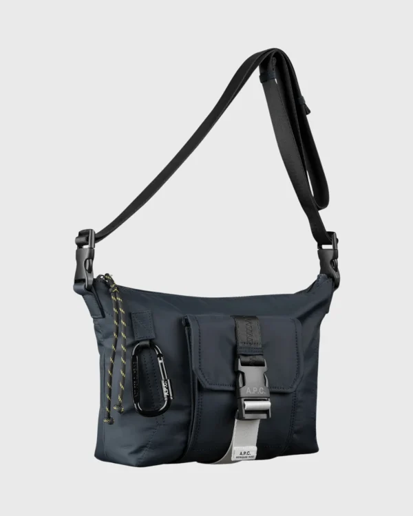 Besace A.P.C. trek dark navy en nylon résistant